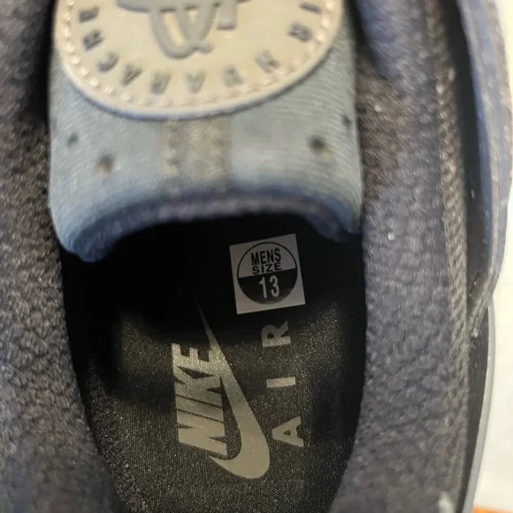 Nike Black Air Sneakers - Picture 3 of 4